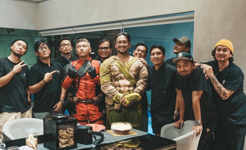 7 Momen Gading Marten Rayakan Ultah bareng The Prediksi, Jadi Deadpool