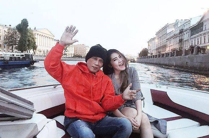 Via Vallen dan ayah (Instagram.com/viavallen)