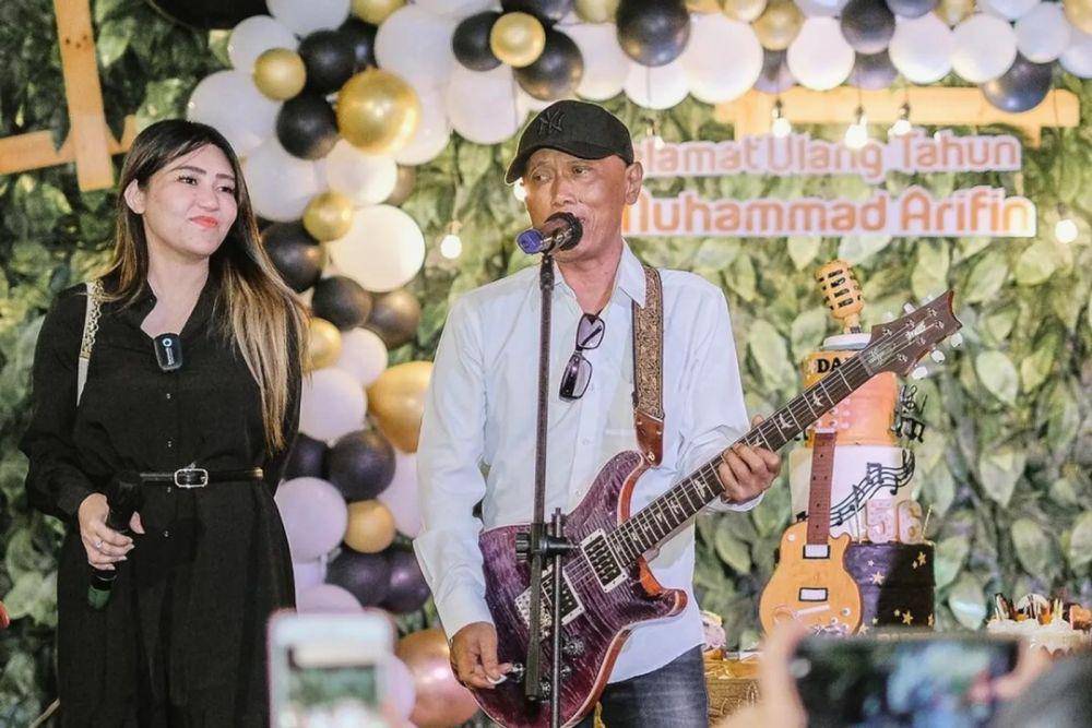 Via Vallen dan ayah (Instagram.com/viavallen)