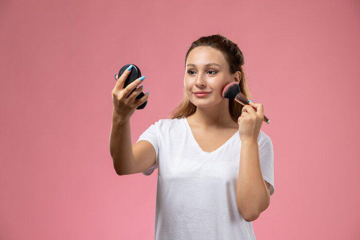 5 Tips Mengaplikasikan Blush on bagi Pemilik Pipi Chubby, Layering!