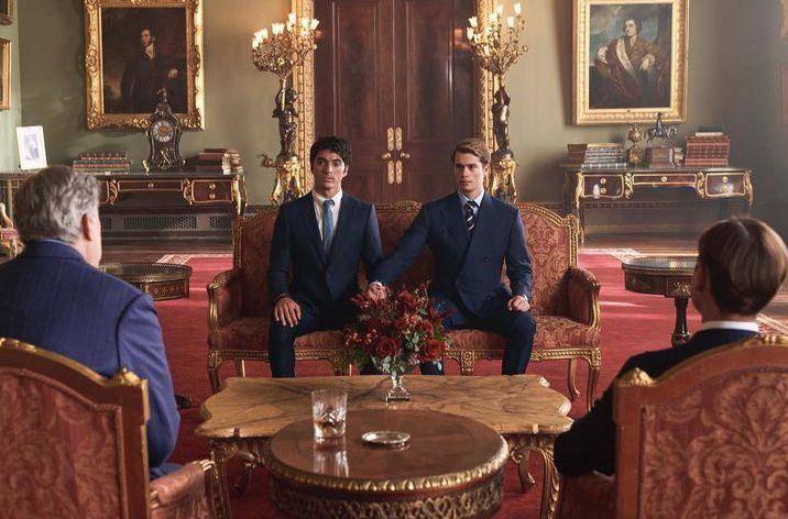 Taylor Zakhar Perez dan Nicholas Galitzine dalam film Red White and Royal Blue (dok. Amazon Studios/Red White and Royal Blue)