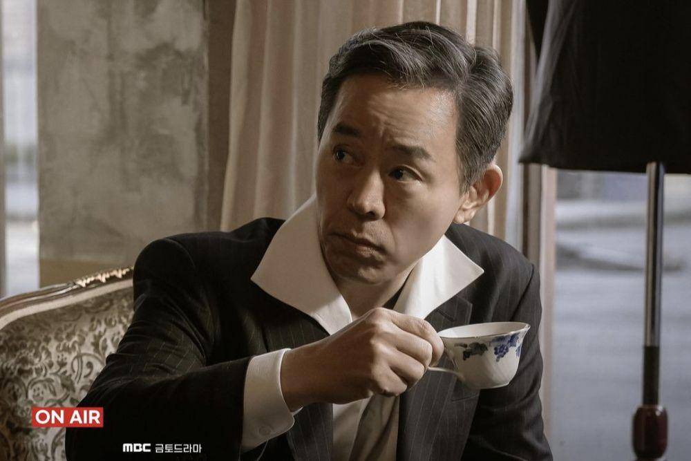 cuplikan Choi Duk Moon di drakor Chief Detective 1958 (instagram.com/hoduent)