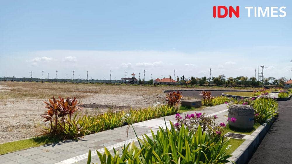 BMTH di Pelabuhan Benoa (IDN Times/Ayu Afria)