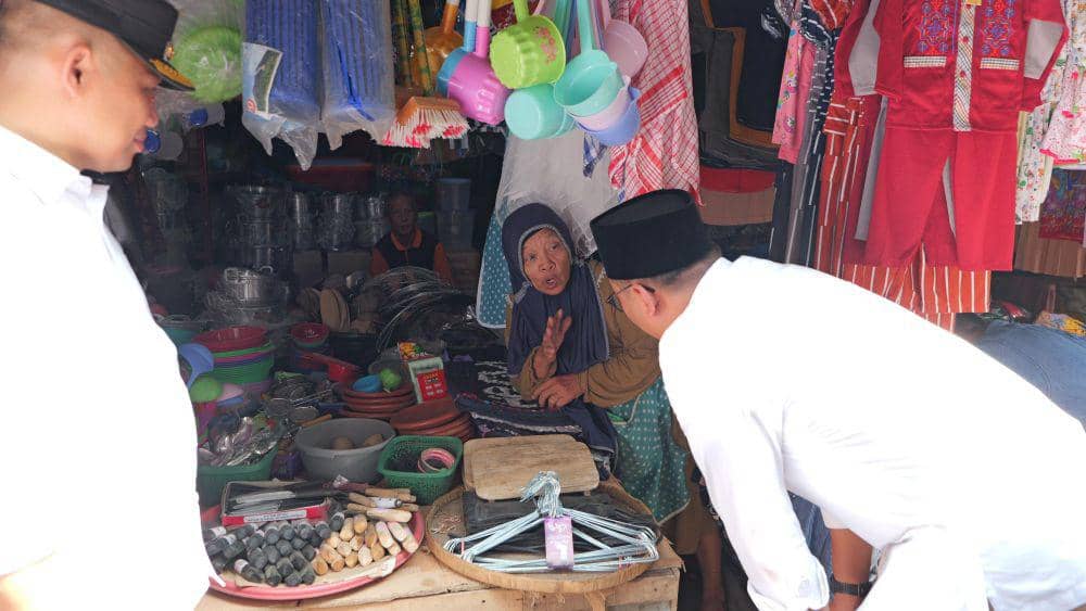 Mantap Nyalon Pilgub Jateng, Sudaryono Temui Pedagang Pasar Gombong