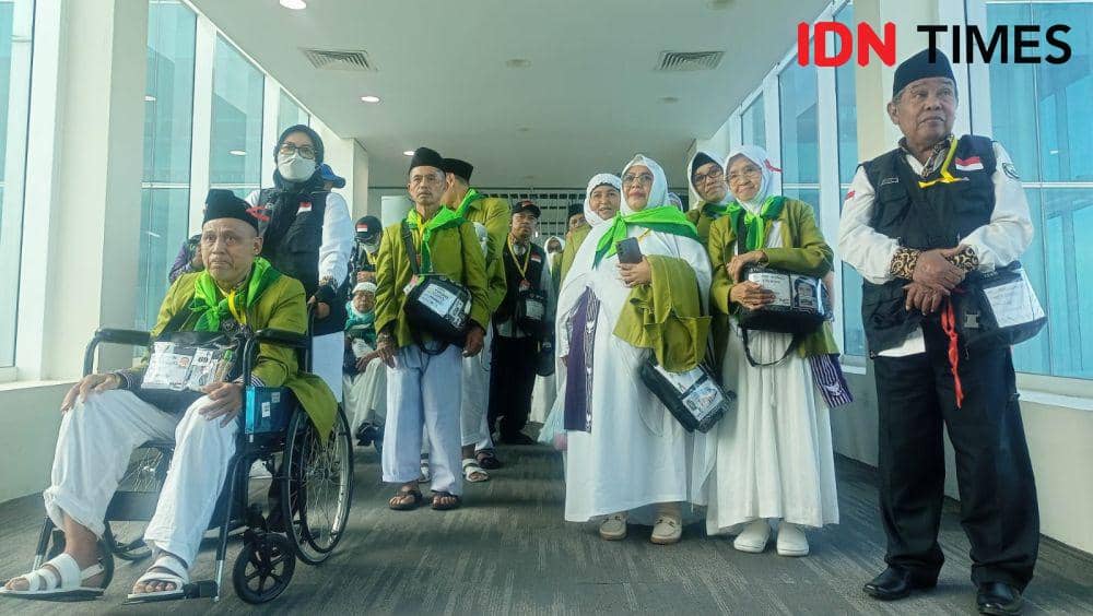 Kloter Pertama Jemaah Haji Jabar Diberangkatkan dari Bandara BIJB