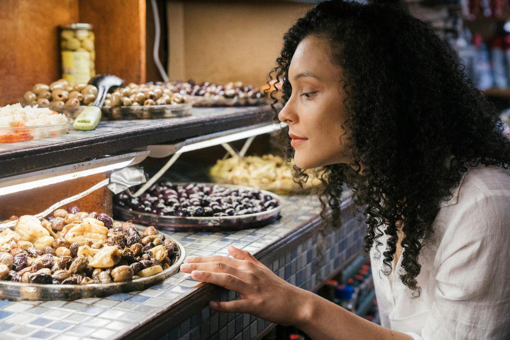 5 Tips Hadapi Orang yang Serakah sama Makanan