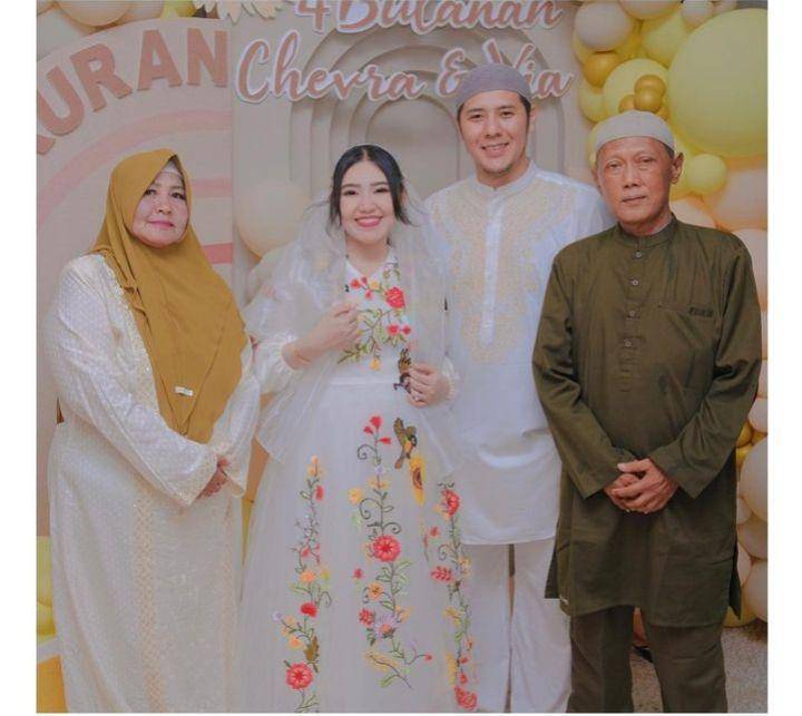 Via Vallen dan ayah (Instagram.com/viavallen)