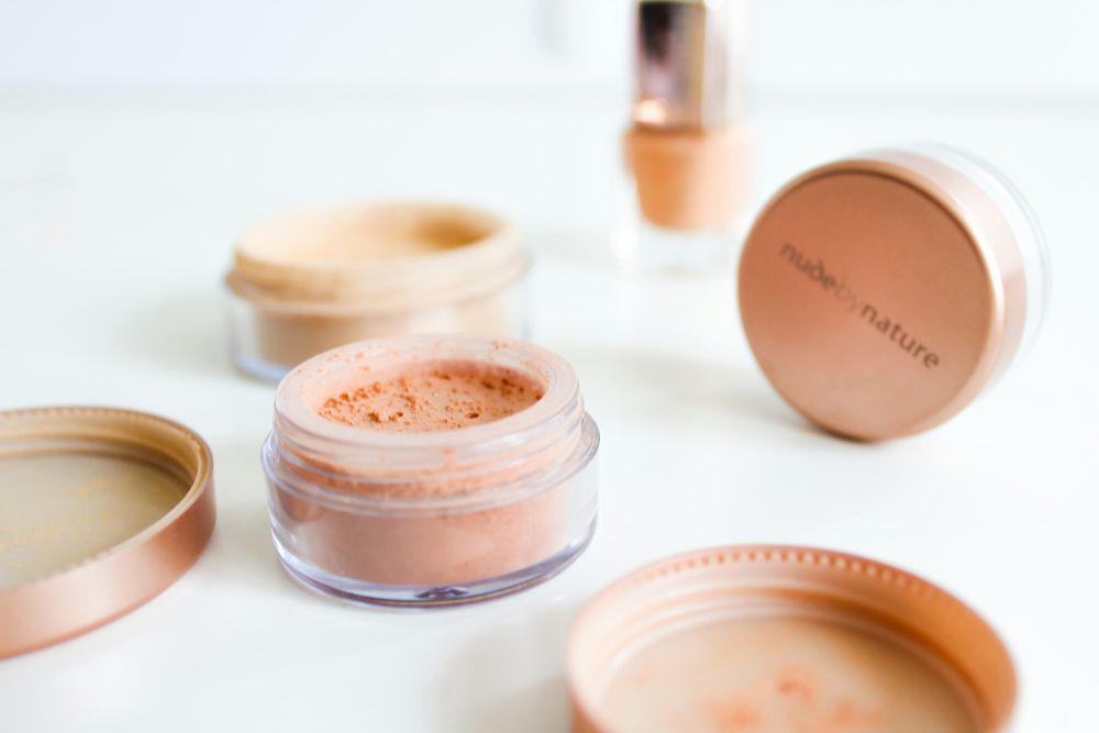 5 Tips Menentukan Warna Bedak, Cari yang Cocok!