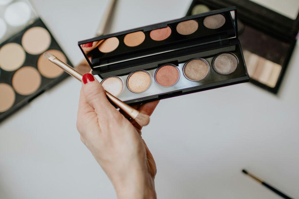 4 Tanda Makeup Sudah Kadaluwarsa, Jangan Dipakai Lagi