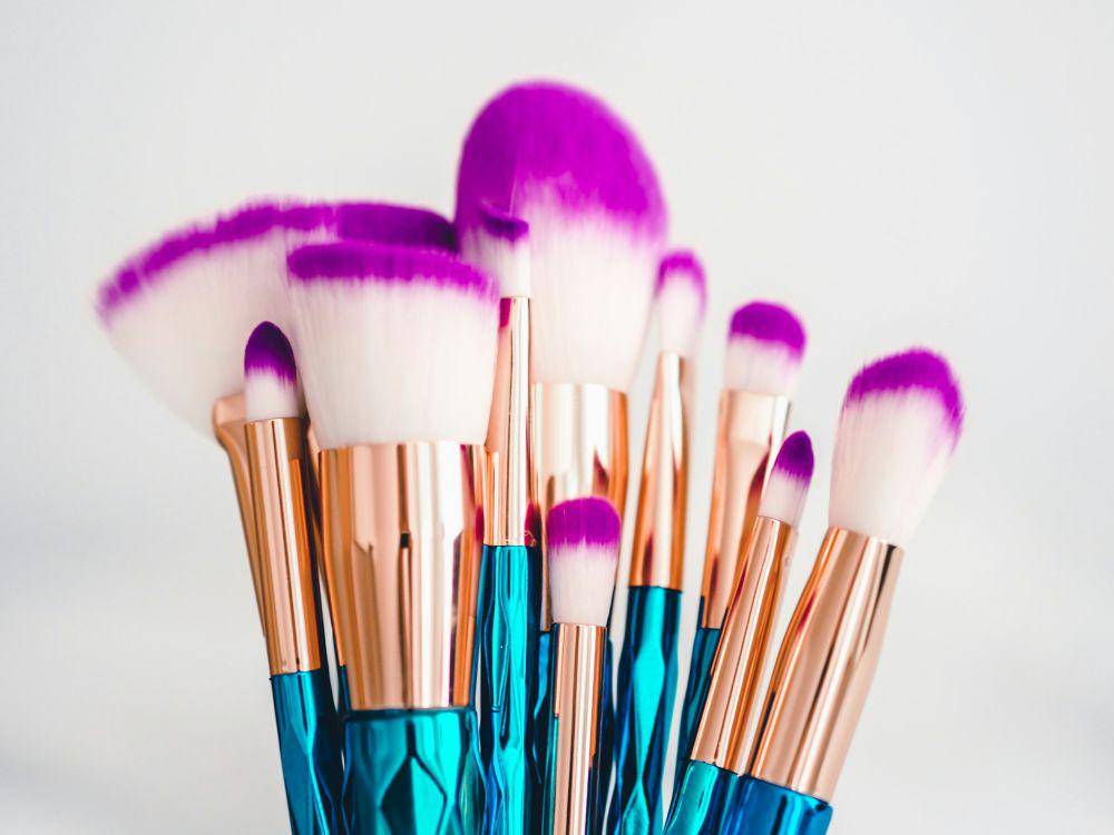 5 Risiko Jika Malas Mencuci Kuas Makeup, Bikin Jerawatan!