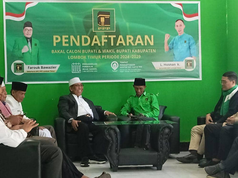 Bakal calon Bupati Lotim, TGKH. Hazmi Hamzar saat mendaftar ke PPP (IDN Times/Ruhaili)
