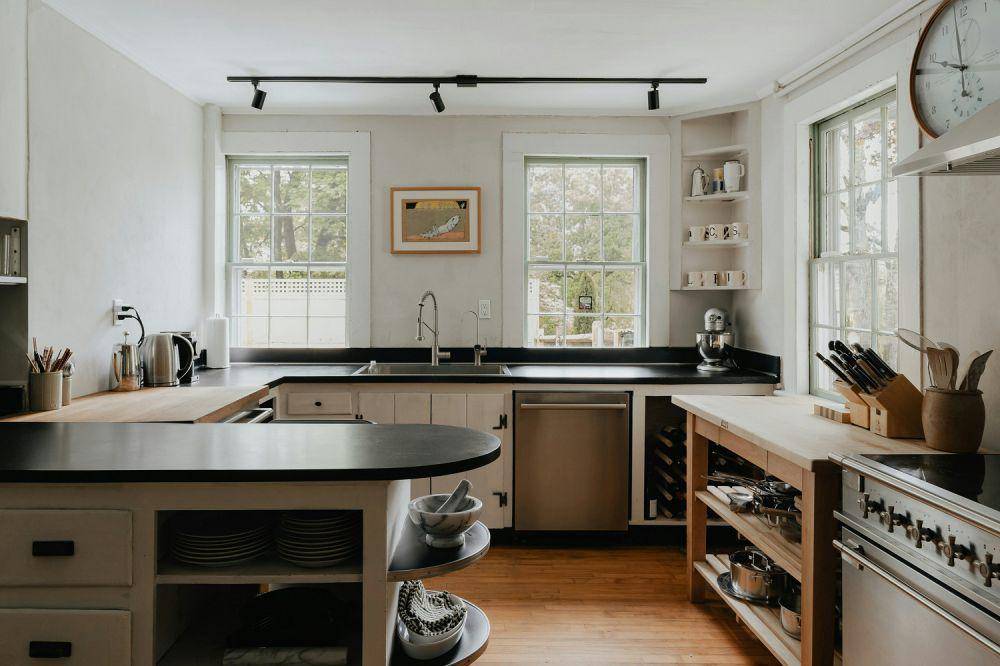 inspirasi dapur (unsplash.com/@claybanks)