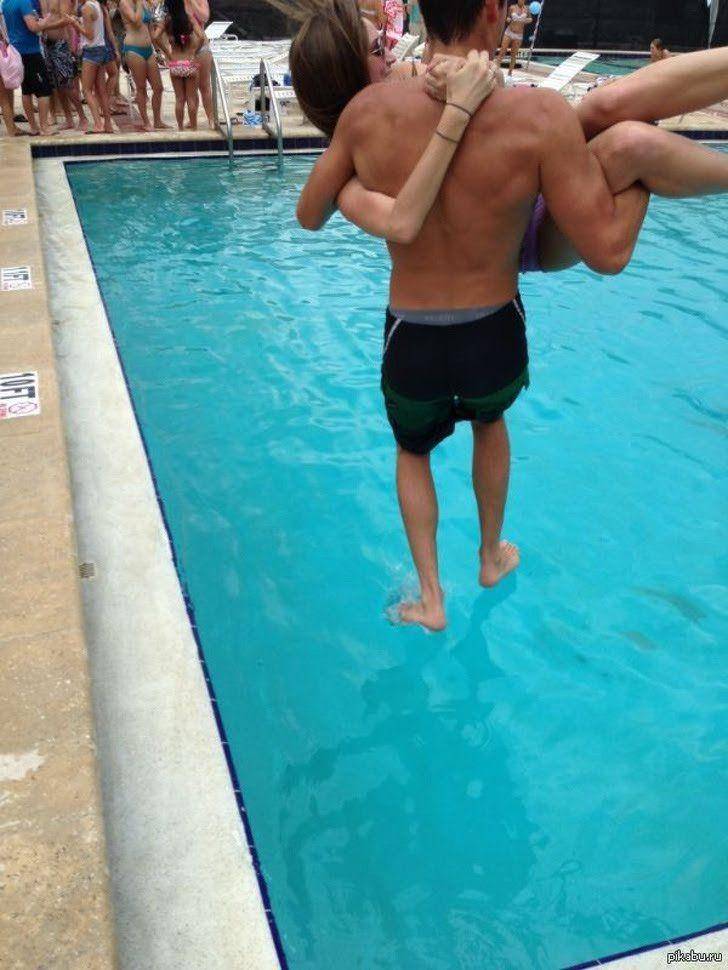 momen ilusi optik di kolam renang (reddit.com/user/Sankuchithan_)