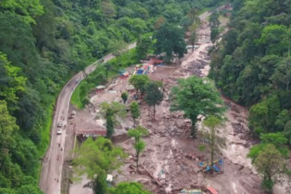 banjir lahar dingin di Sumbar (instagram.com/beni_ftr)