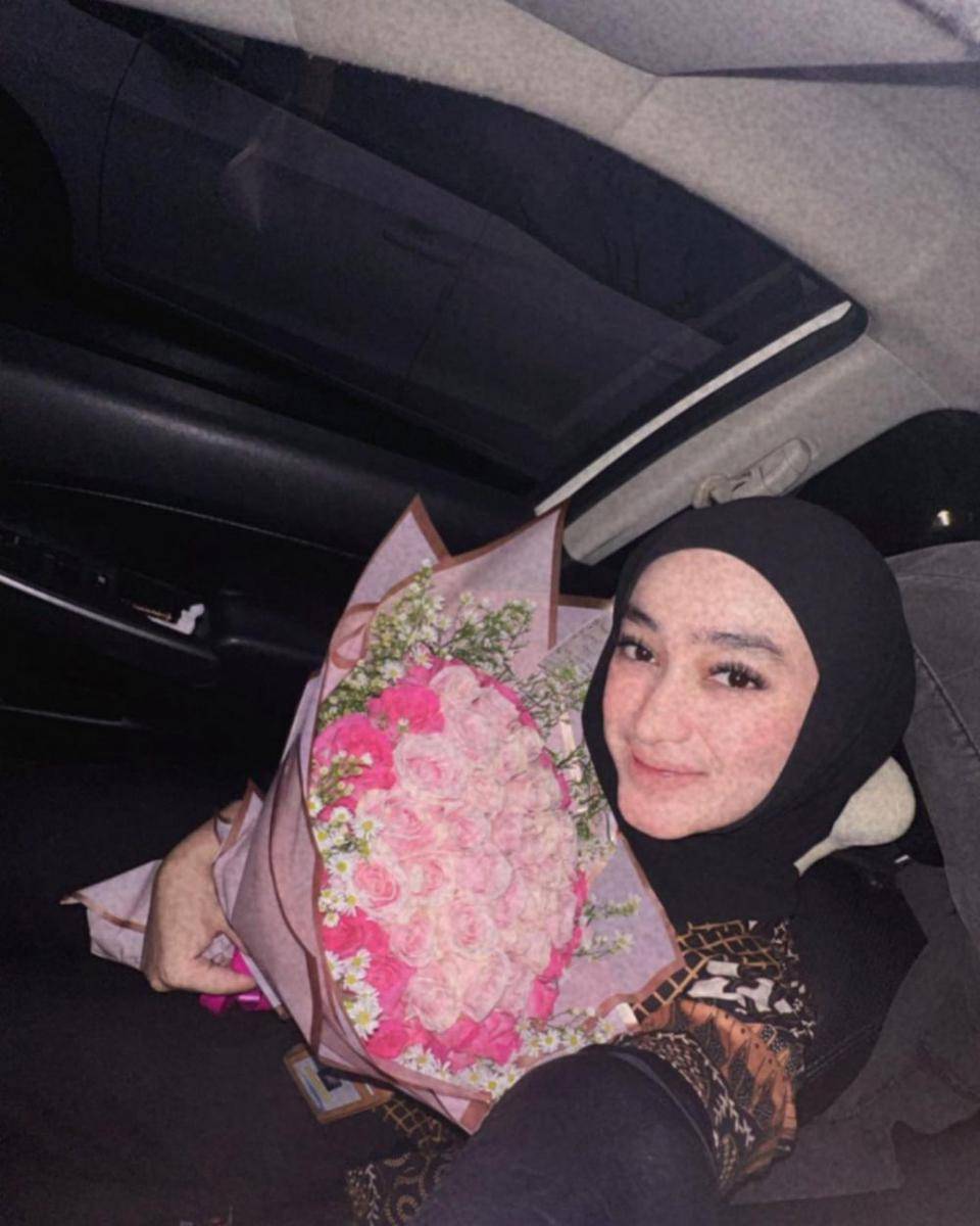 gaya makeup Santyka Fauziah (instagram.com/santykafauziah)
