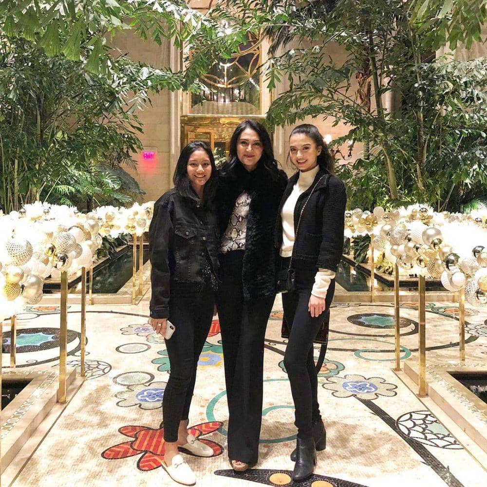 ide mix and match sepatu boots ala Raline Shah (instagram.com/ralineshah)