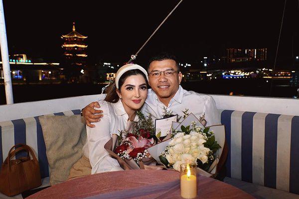 Momen Perayaan Anniversary ke-12 Anang dan Ashanty, Dinner di Kapal