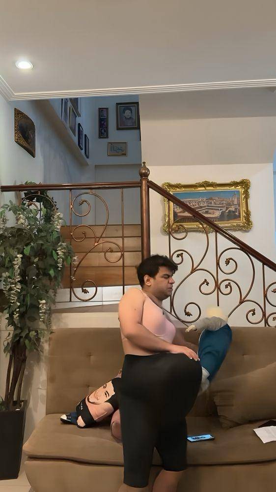potret kocak Fadil Jaidi kenakan bra dan celana legging khusus ibu hamil (instagram.com/fadiljaidi)