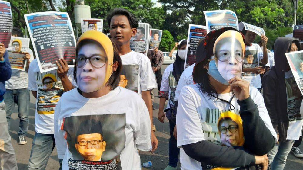 Ratusan karyawan PT Polo Ralph Lauren Indonesia dan PT Manggala Putra Perkasa gelar demo di MA, Senin 6/5/2024)/dok