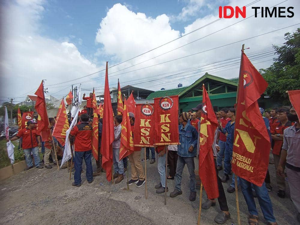 Bawa 3 Tuntutan, Buruh PT San Xiong Steel Demo di Disnaker Lampung