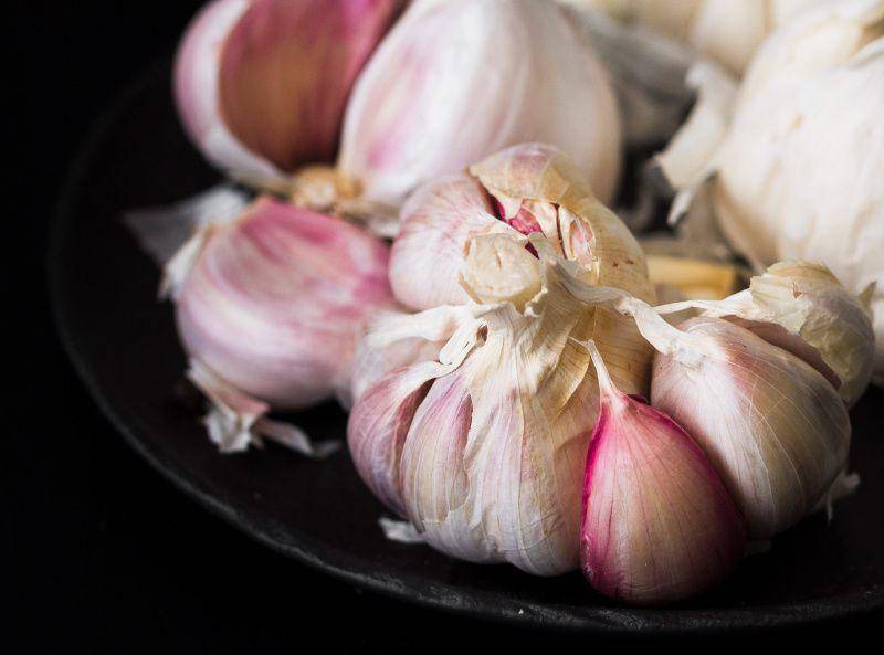 ilustrasi bawang merah dan bawang putih (freepik.com/Freepik)