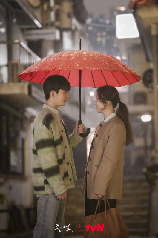 Wi Ha Joon dan Jung Ryeo Won di drama The Midnight Romance in Hagwon (Dok. tvN/The Midnight Romance in Hagwon)