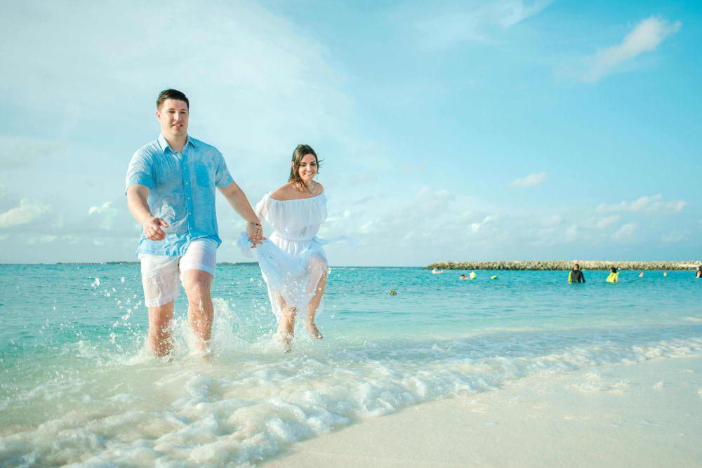5 Ide Beach Outfit untuk Tampil Chic, Santai dan Menarik