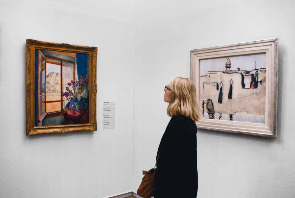 ilustrasi mengunjungi museum (unsplash.com/paulinel)