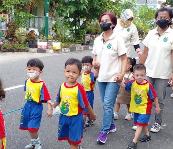 ilustrasi kegiatan friday fun walk My Little World Preschool (instagram.com/mylittleworldschool)