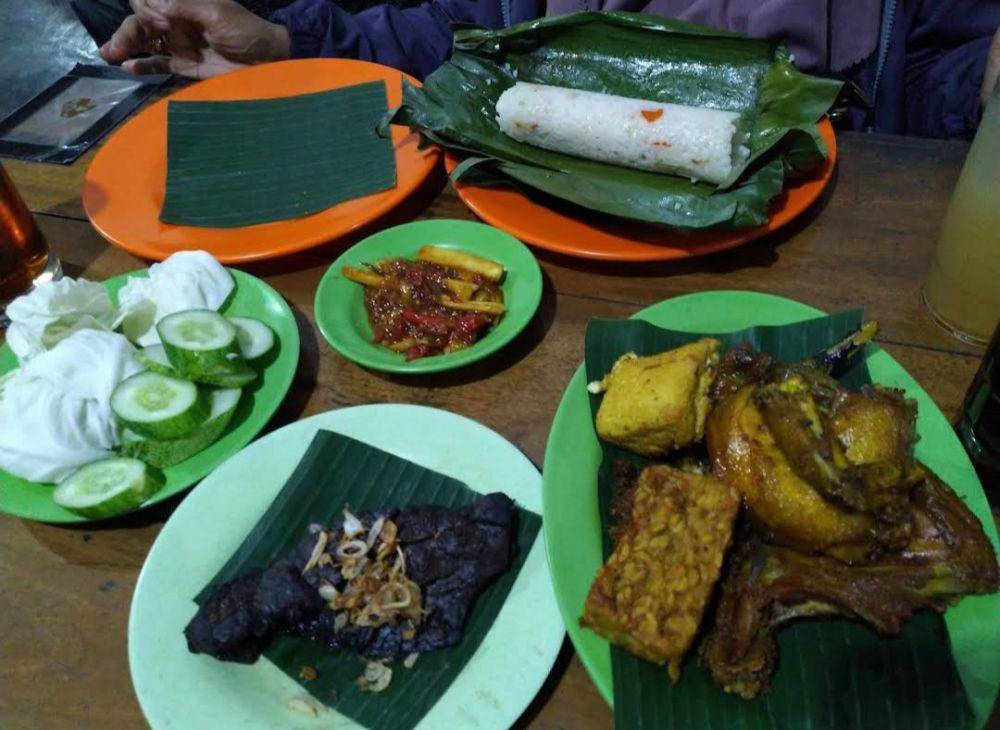 Khaira Ayam Goreng Sukabumi (google.com/maps/King H)