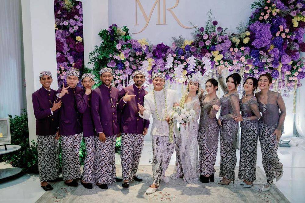 Gaya bridesmaid Mahalini. (instagram.com/aaliyah.massaid)