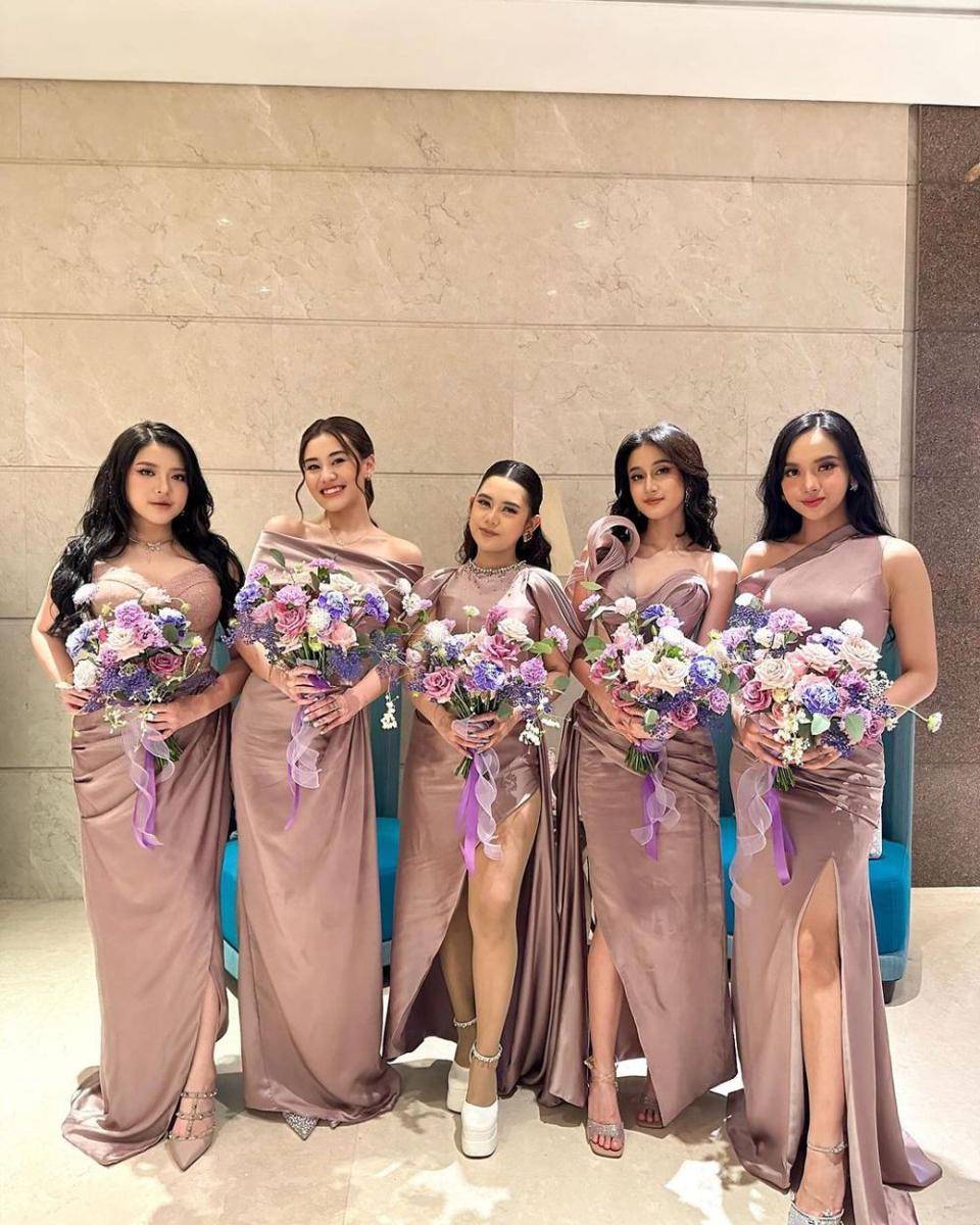 Gaya bridesmaid Mahalini. (instagram.com/aaliyah.massaid)