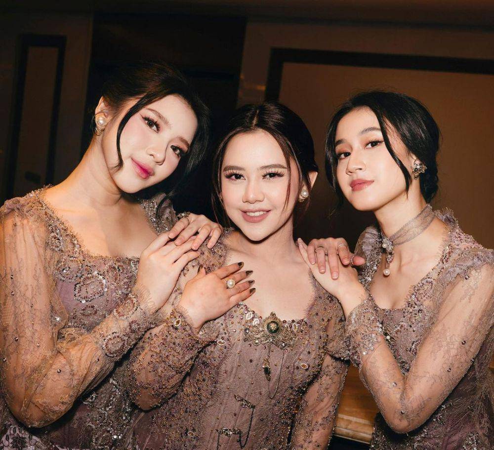 Gaya bridesmaid Mahalini. (instagram.com/zivamagnolya)