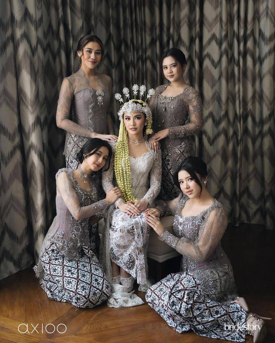Gaya bridesmaid Mahalini. (instagram.com/thebridestory)