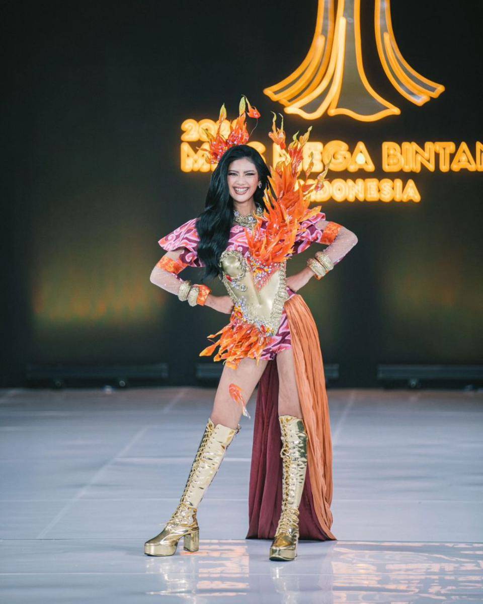 Potret Busana Culture Festive di Preliminary Miss Mega Bintang 2024 (Instagram.com/yayasanduniamegabintang)