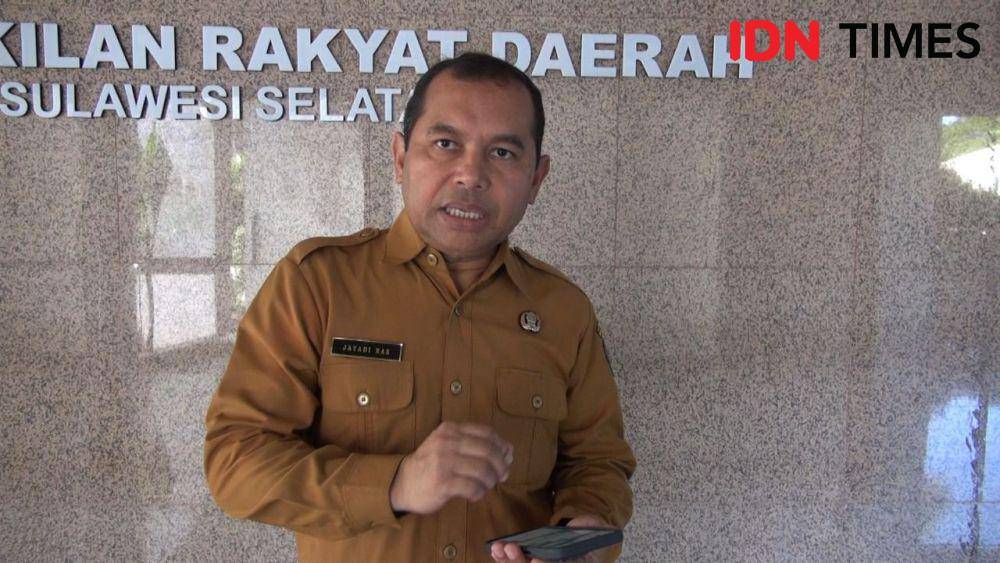 Kepala Dinas PMD Sulsel, Jayadi Nas merespons viralnya sejumlah kades asal Bone berpesta di salah satu THM di Makassar. (IDN Times/Faisal Mustafa)