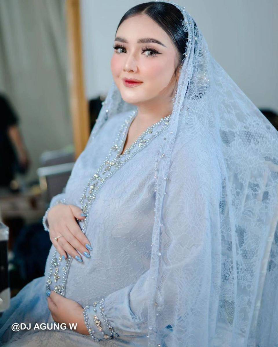 OOTD Suci Winata Istri Ari Sigit (instagram.com/suciwinata21)