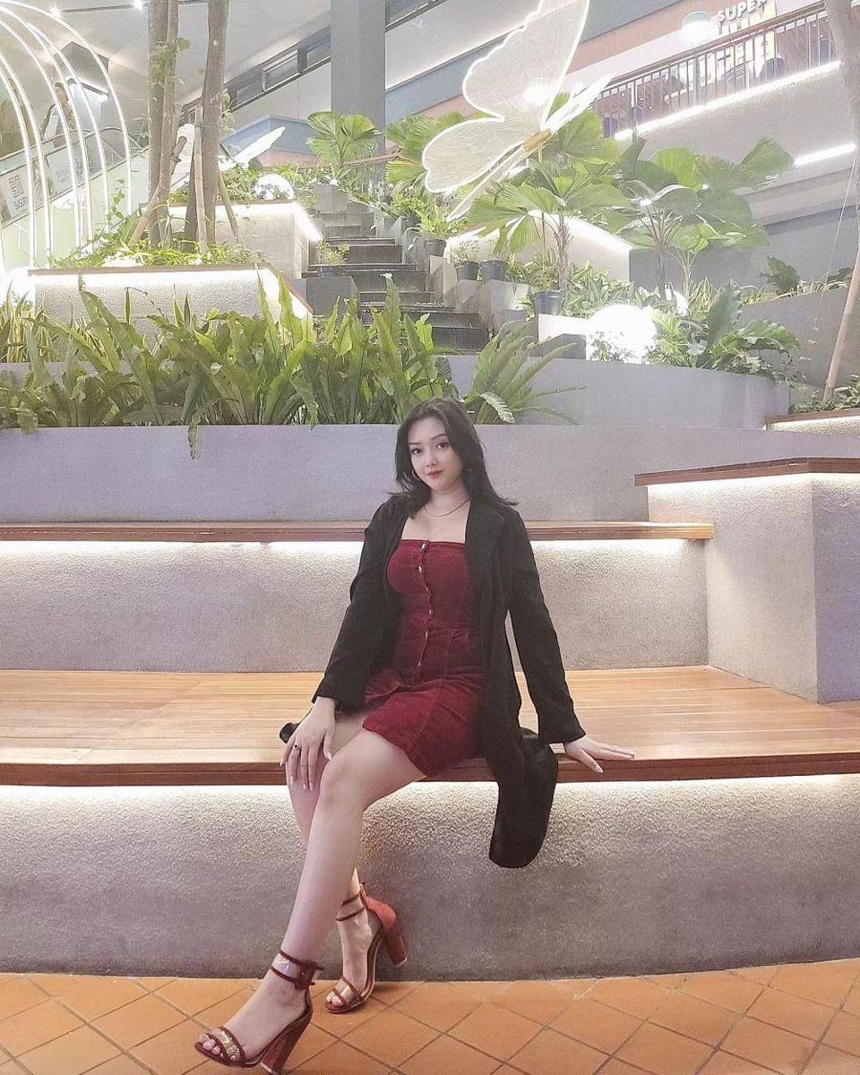 OOTD Suci Winata Istri Ari Sigit (instagram.com/suciwinata21)