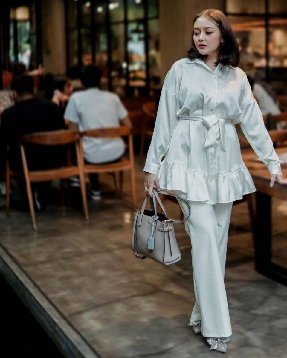 OOTD Suci Winata Istri Ari Sigit (instagram.com/suciwinata21)