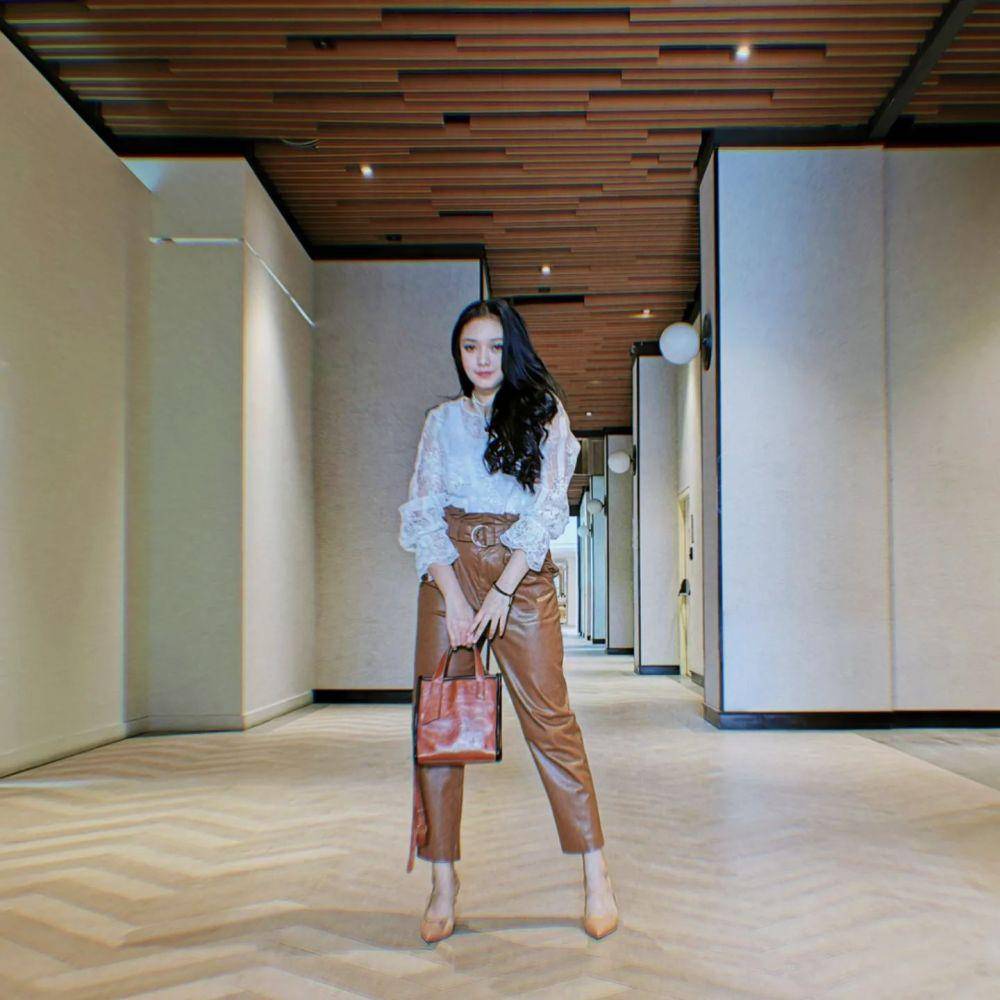 OOTD Suci Winata Istri Ari Sigit (instagram.com/suciwinata21)