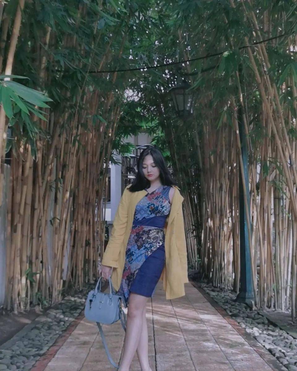 OOTD Suci Winata Istri Ari Sigit (instagram.com/suciwinata21)