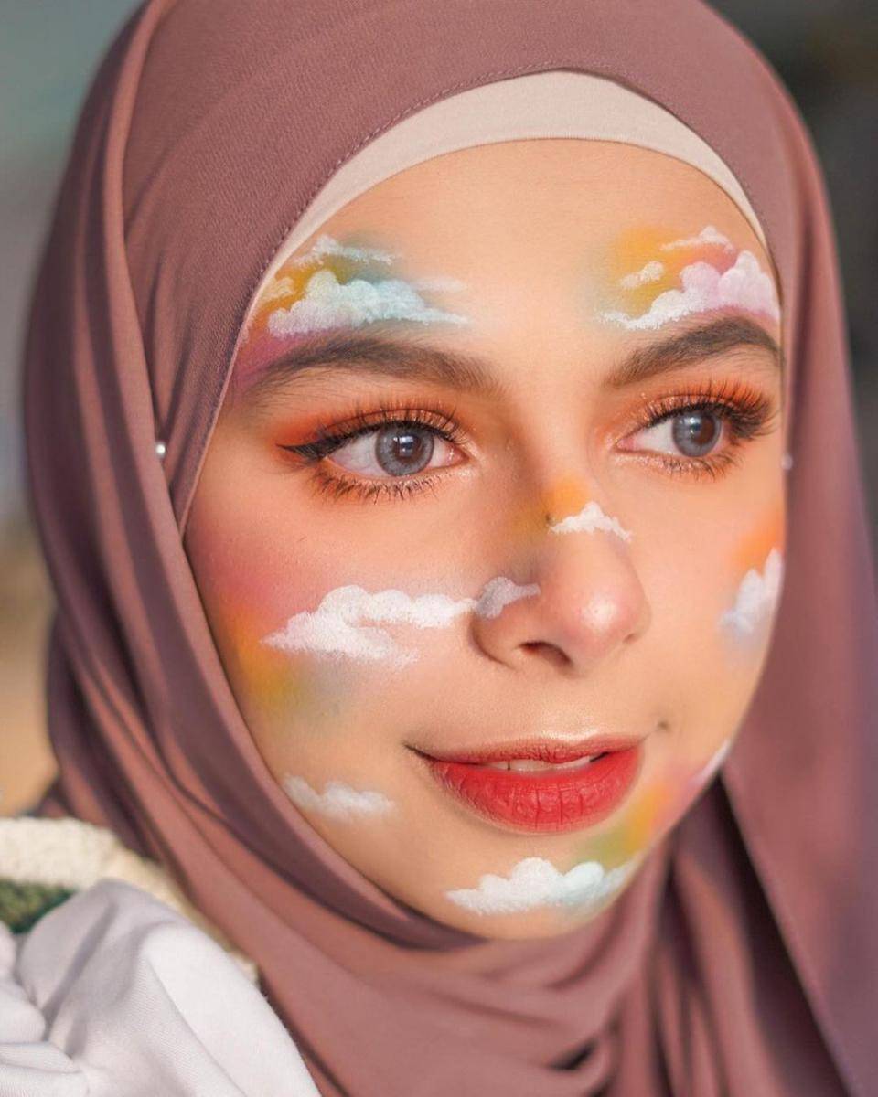 makeup colorful buat nonton konser (instagram.com/dillaljaidi)