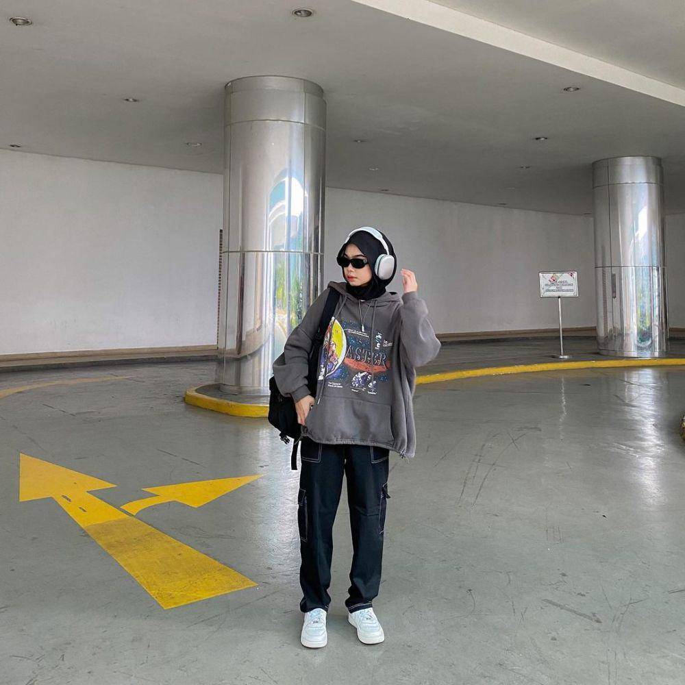 outfit skena hijab ala Nola Clara (instagram.com/nolaclr.a)