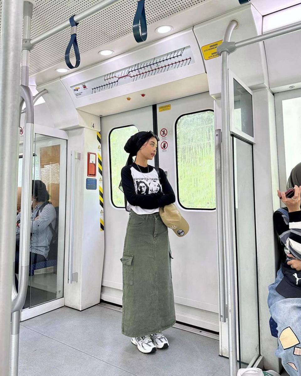 outfit skena hijab ala Nola Clara (instagram.com/nolaclr.a)