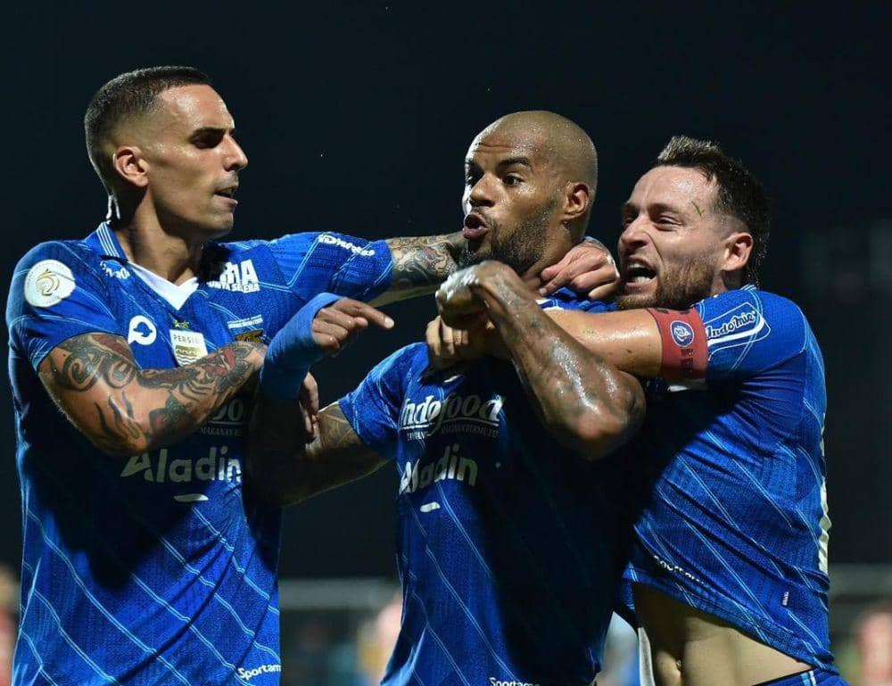 David da Silva (tengah) usai mencetak gol saat menghadapi Bali United. (Instagram.com/