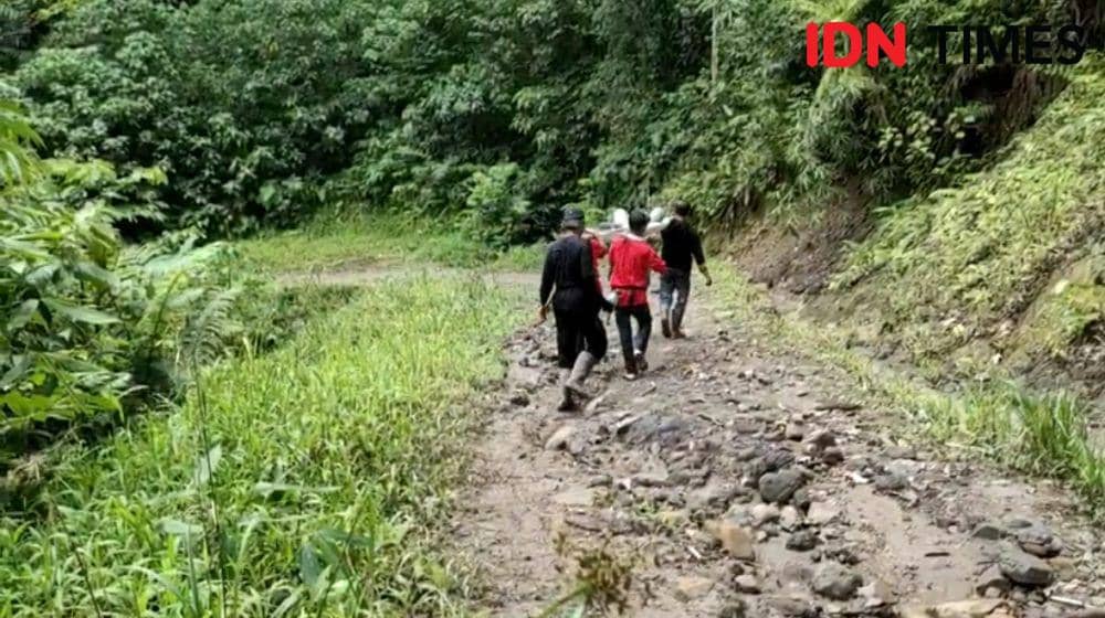 Jalan di Sungkung Bengkayang cukup memperihatinkan. (IDN Times/istimewa).