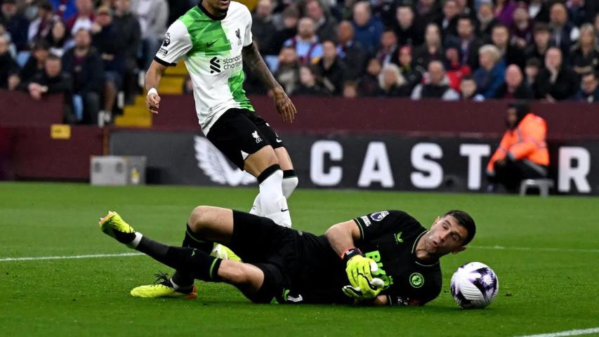 Emiliano Martinez Catat Rekor Memalukan di Premier League