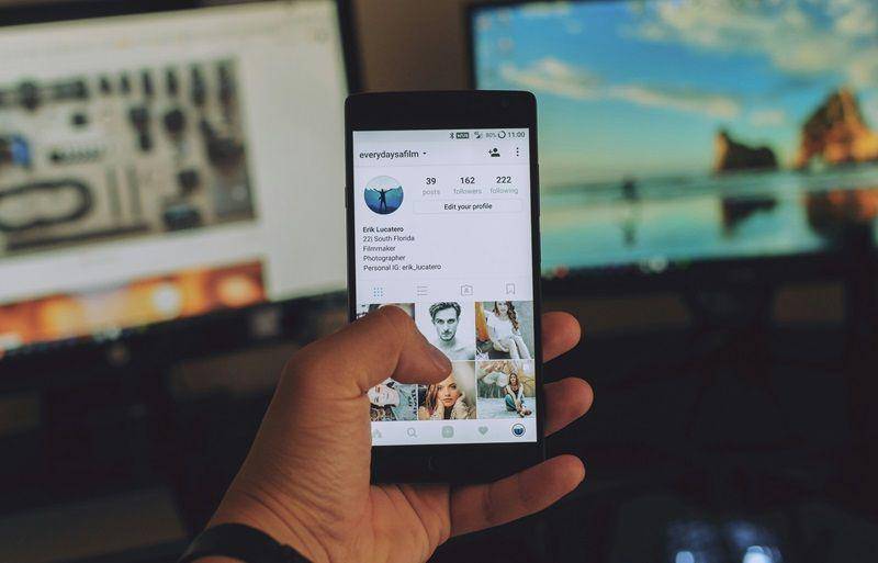 ilustrasi screenshot Story IG (unsplash.com/Erik Lucatero)