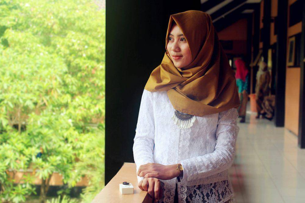 ilustrasi wanita memakai kebaya putih (pixabay.com/an adi)