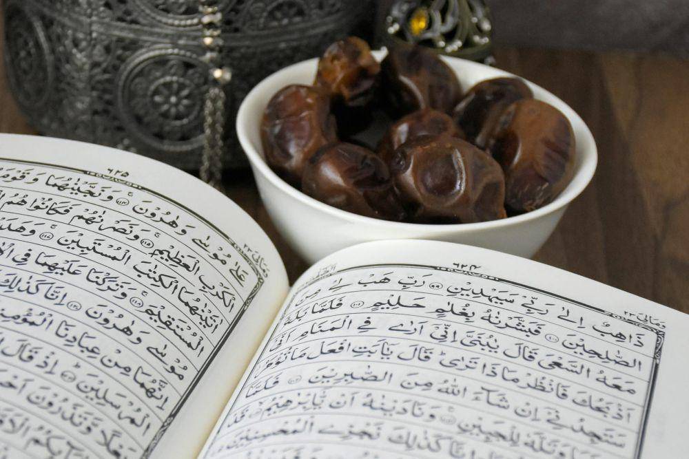 ilustrasi Al-Quran (pexels.com/khats cassim)